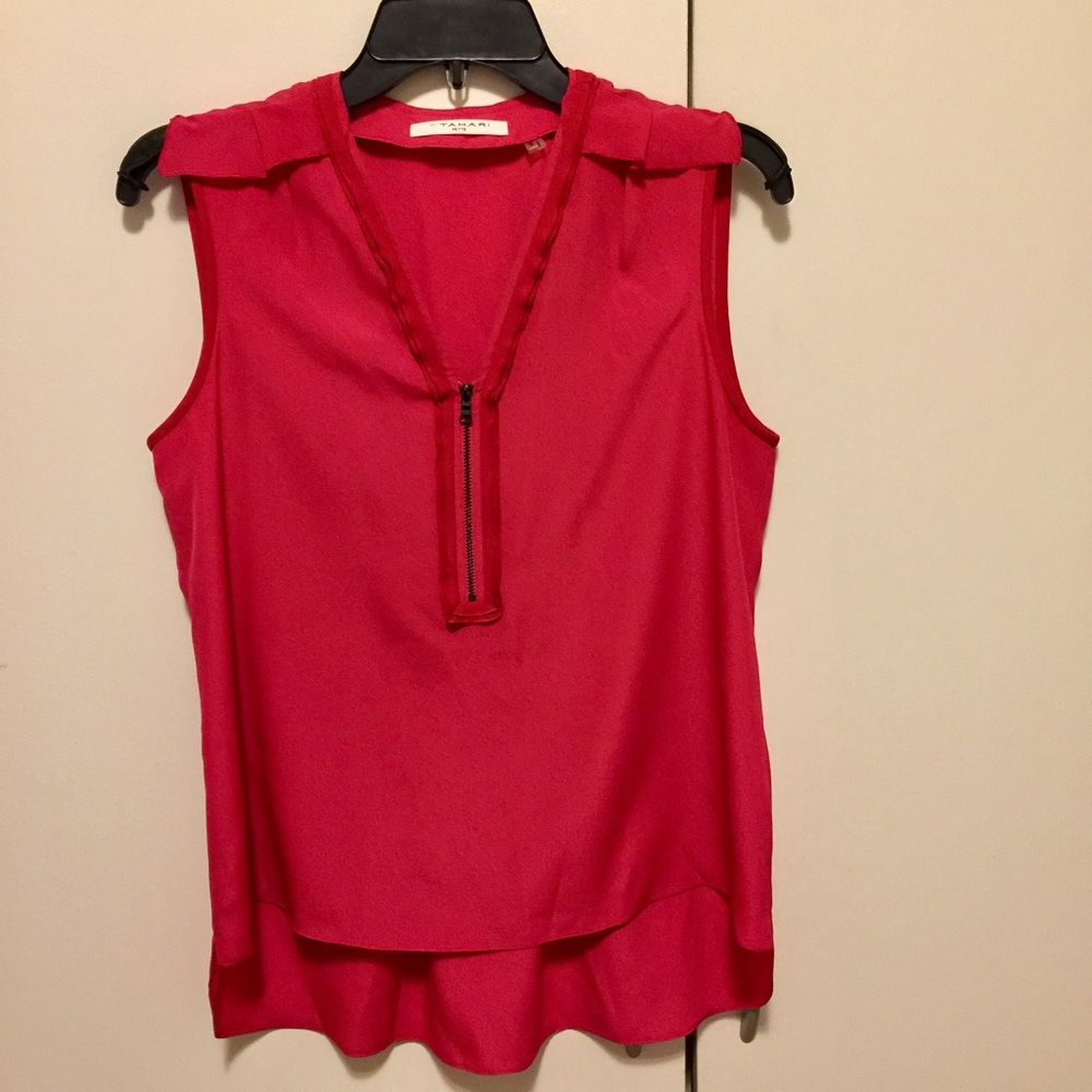 Tahari size MP fuchsia sleeveless blouse